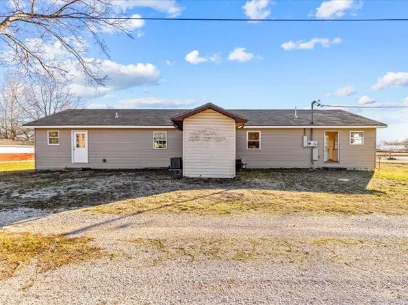 111 W Crescent Street, Aurora, MO 65605