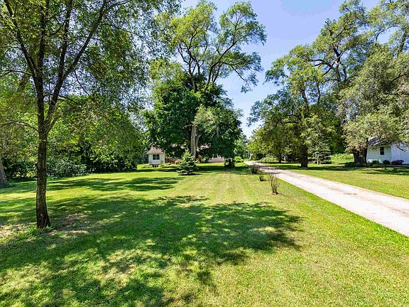 5th image of 2913 Pleasant Plain Ave