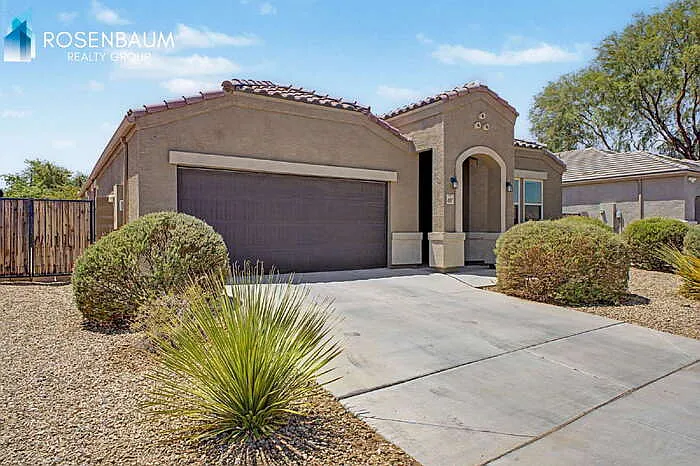 4 bed, 2.0 bath, 2131 sqft, $1,945 — Photo 2
