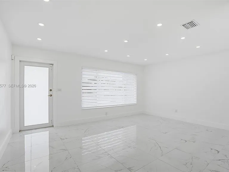 5521 SW 104th Ave — Photo 7