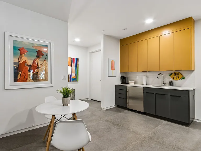Kitchenette in guest suite
