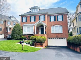 811 Woodside Pkwy, Silver Spring, MD 20910