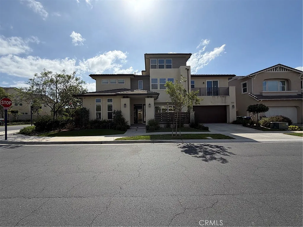 5 bed, 6.0 bath, 4346 sqft, $12,800 — Photo 1