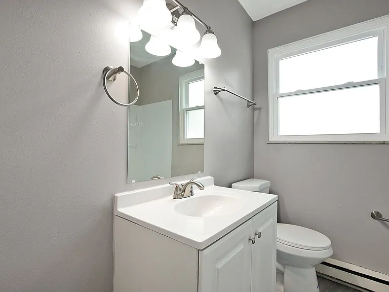 2203 Clarendon Ln — Photo 7