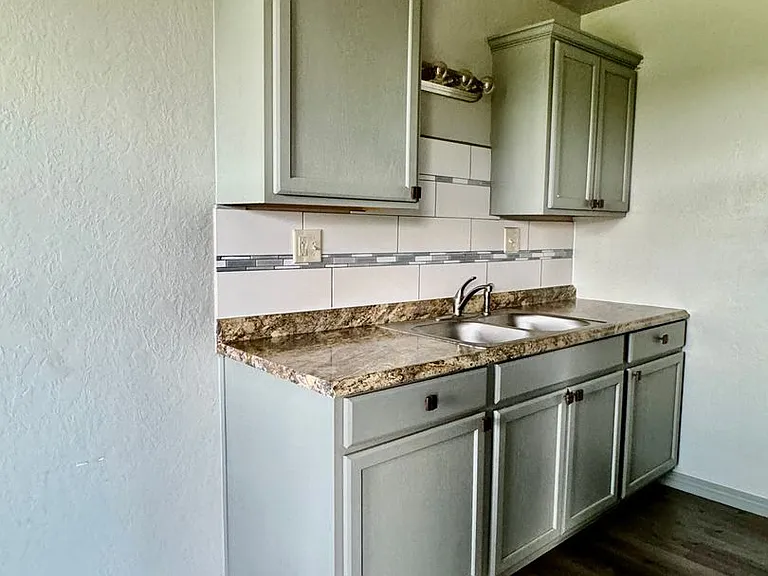 505 NW Oak La Nova Vita #B1 — Photo 2