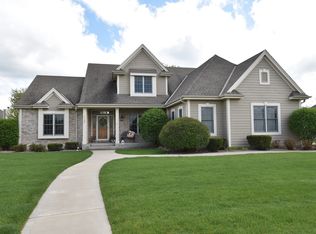 1733 River Lakes Rd N, Oconomowoc, WI 53066