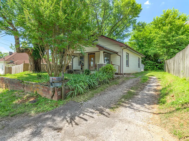 1811 Fleming St — Photo 2