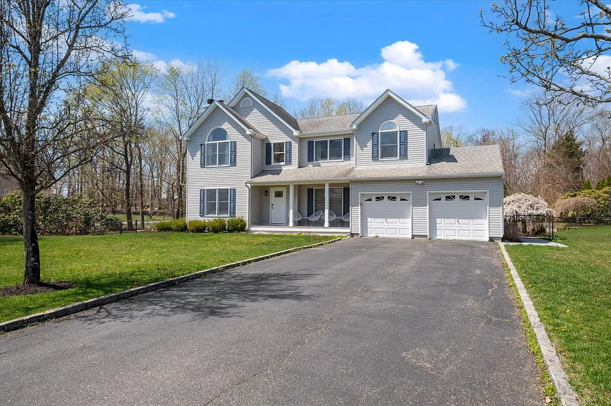 Baiting Hollow Retreat! — Photo 1