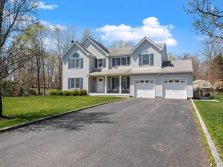 11 N Woods Rd — Photo 1