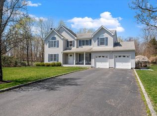 11 N Woods Rd, Baiting Hollow, NY 11933