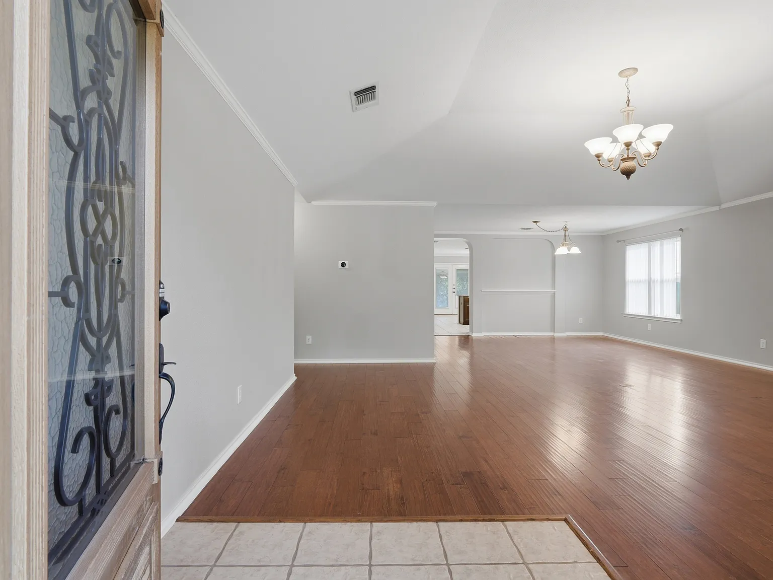 3 bed, 2150 sqft, $2,300 — Photo 3