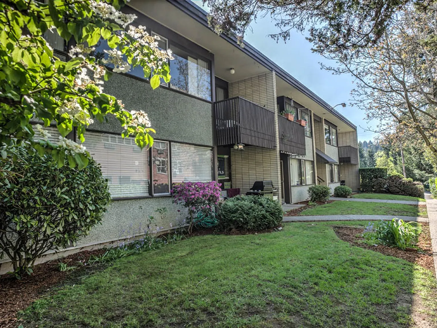 Terrace Apartments — Photo 2