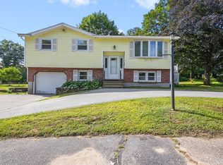11 Dawn Dr, Chelmsford, MA 01824