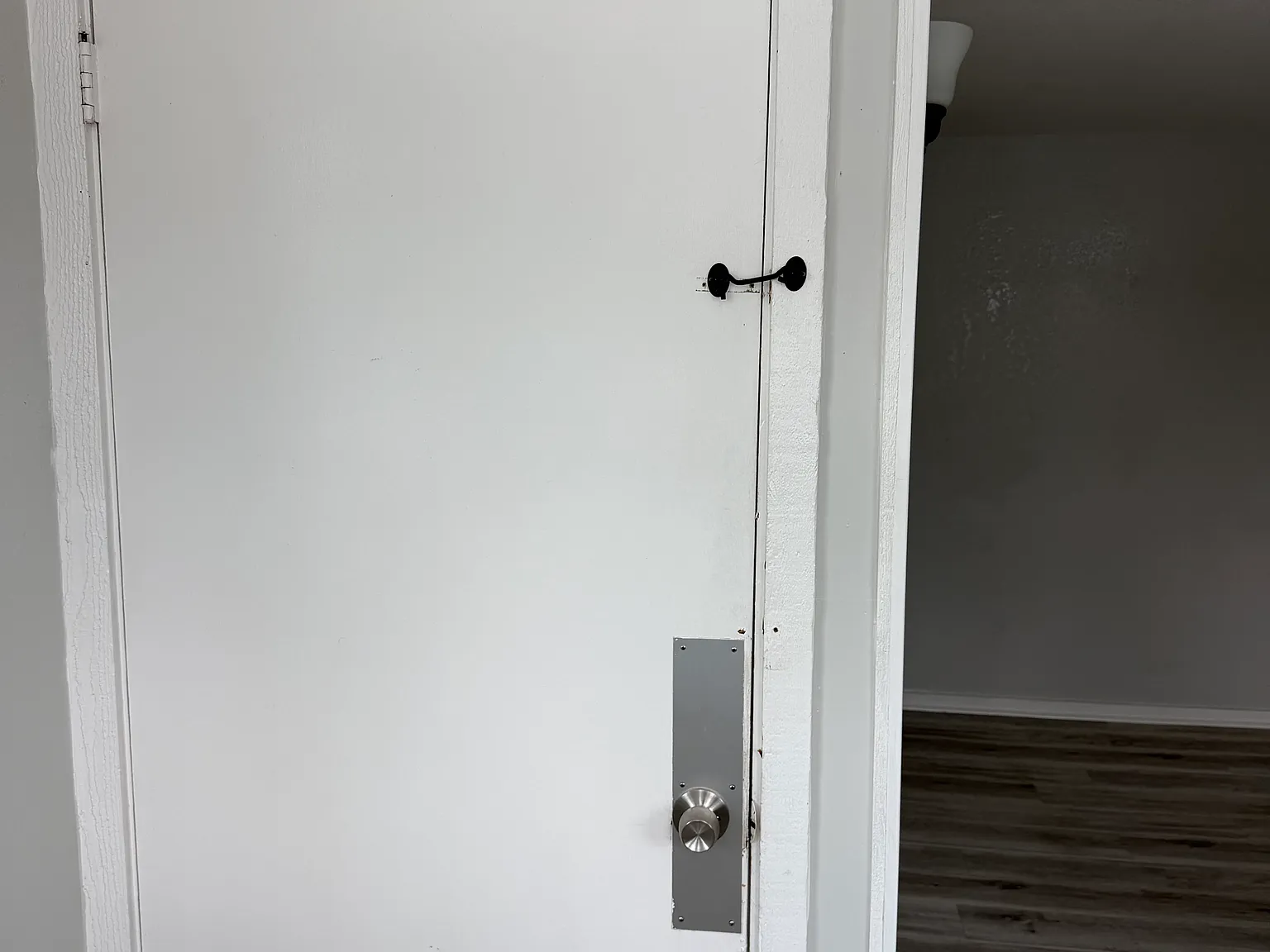 Studio, 300 sqft, $1,200 — Photo 2