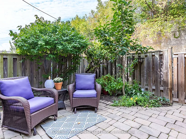 108 Dupont St #LOWER — Photo 8