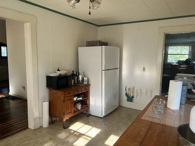206 E Main St — Photo 19