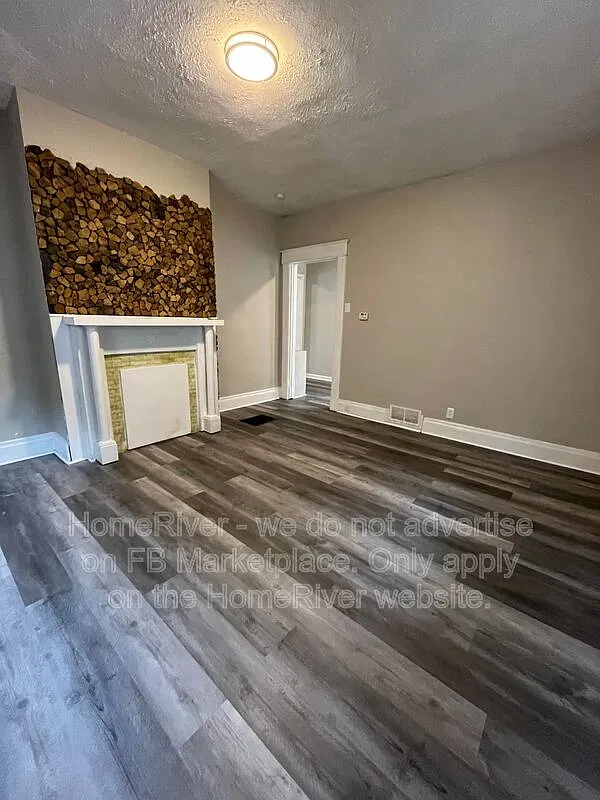2 bed, 1.0 bath, 1404 sqft, $1,250 — Photo 2