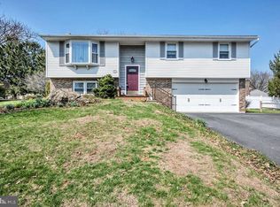 672 W Spring St, Fleetwood, PA 19522