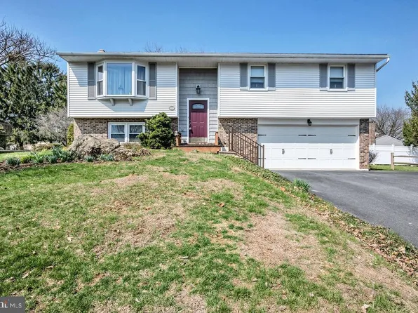 672 W Spring St, Fleetwood, PA 19522