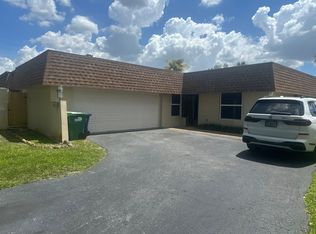 18913 Oakland Hills Dr #1, Hialeah, FL 33015