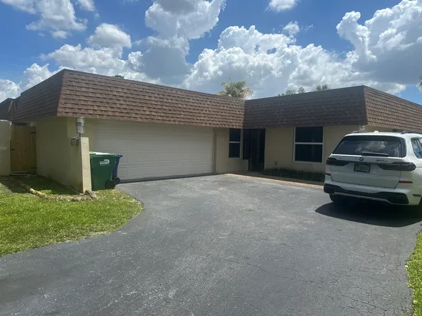 18913 Oakland Hills Dr #1, Hialeah, FL 33015