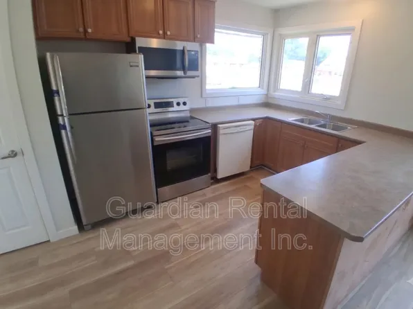 325 Albany St Unit 2, Thunder Bay, ON P7A 6Z7