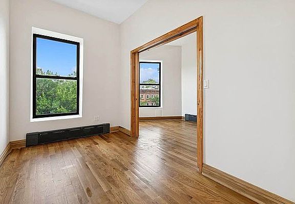 4th image of 900 Greene Ave #3