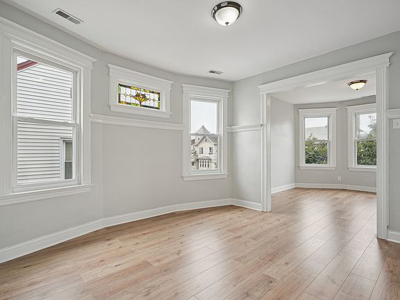 4th image of 20 Beech St Floor 2