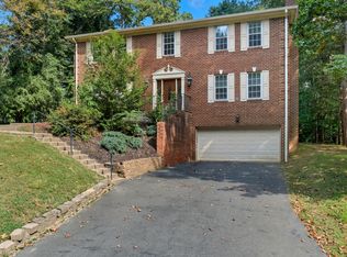 1077 Pensive Ln, Great Falls, VA 22066