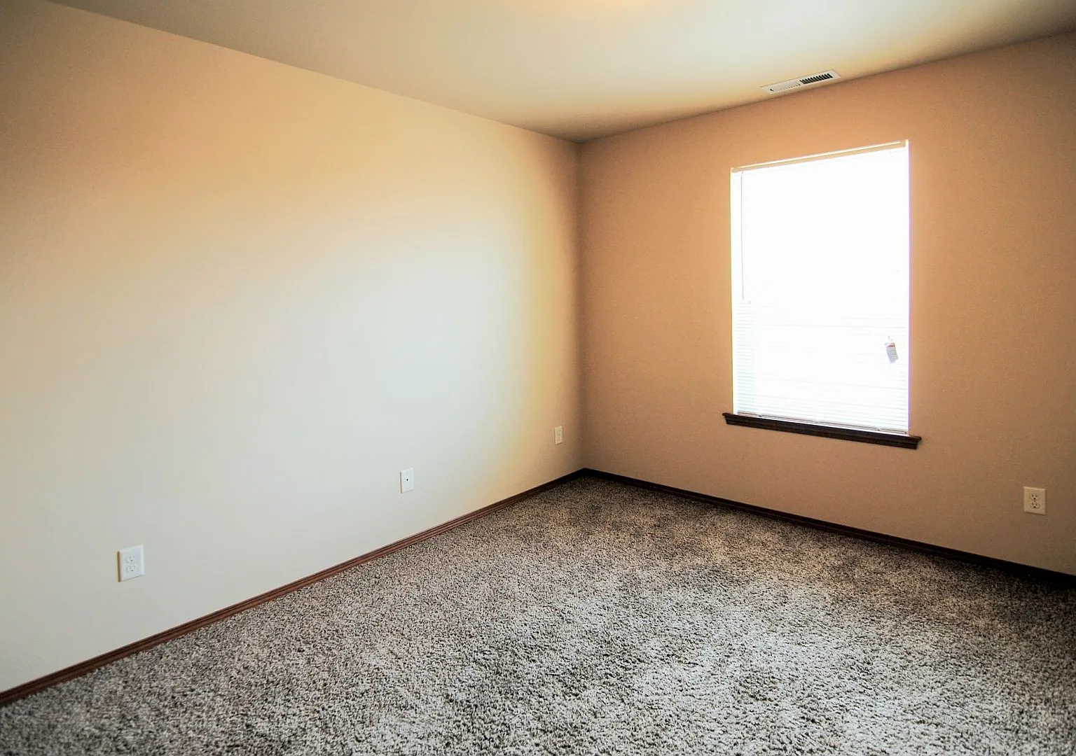 Two Bedroom Townhome in The Cottages at Saddlerock Neighborhood! — Photo 4