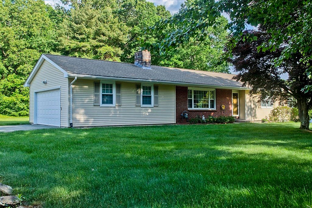 28 Main St, Wilbraham, MA 01095 Zillow