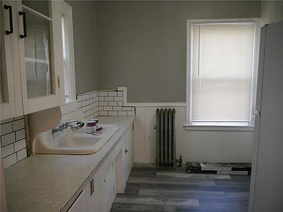 4th image of 185 Massachusetts Ave
