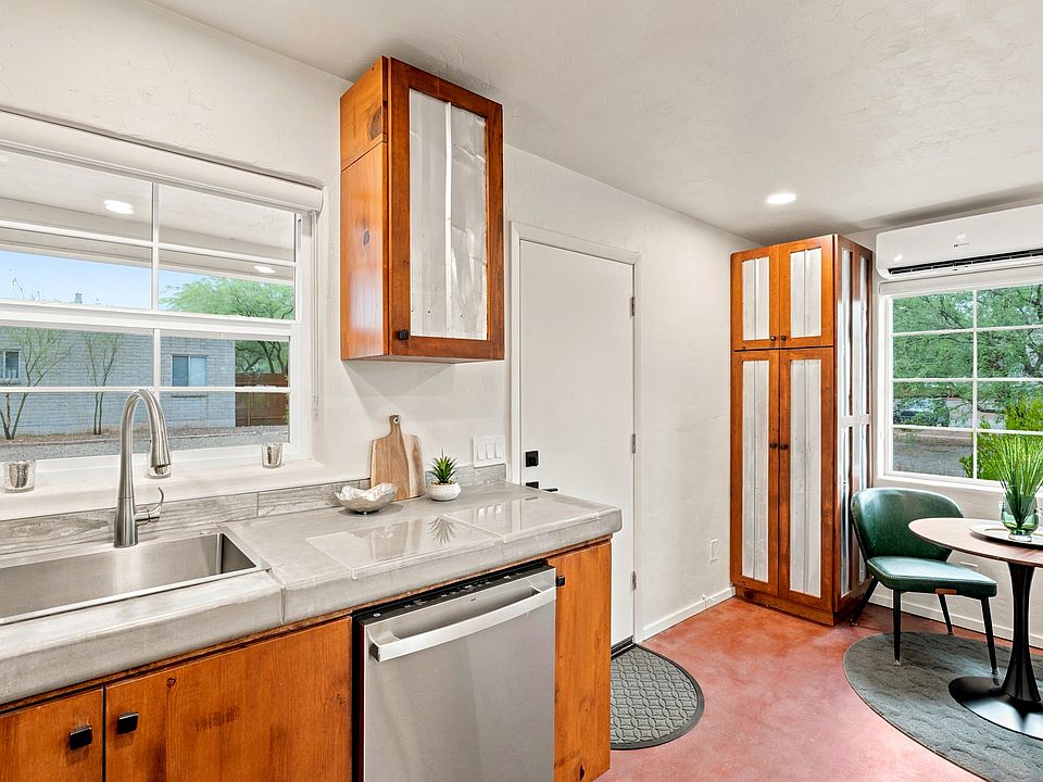 Back-door, Dining Area, Standing cabinet