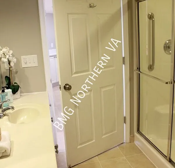 1276 N Wayne St #909 — Photo 28