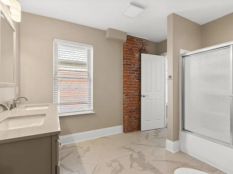 1131 Franklin Ave — Photo 18