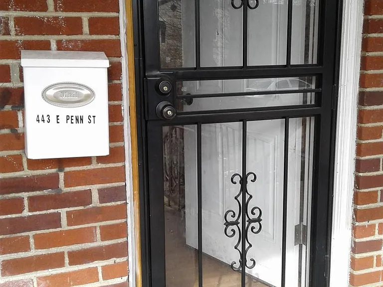 443 E Penn St — Photo 4