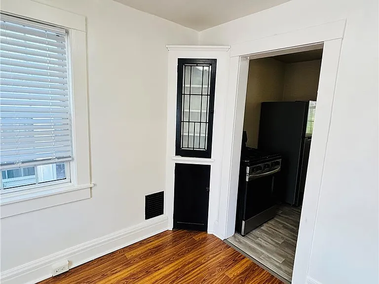551 Park Pl — Photo 6