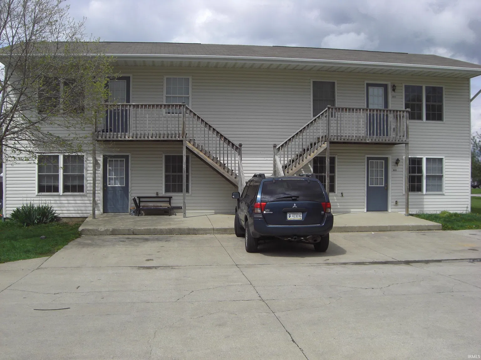2 bed, 1.0 bath, 728 sqft, $895 — Photo 1
