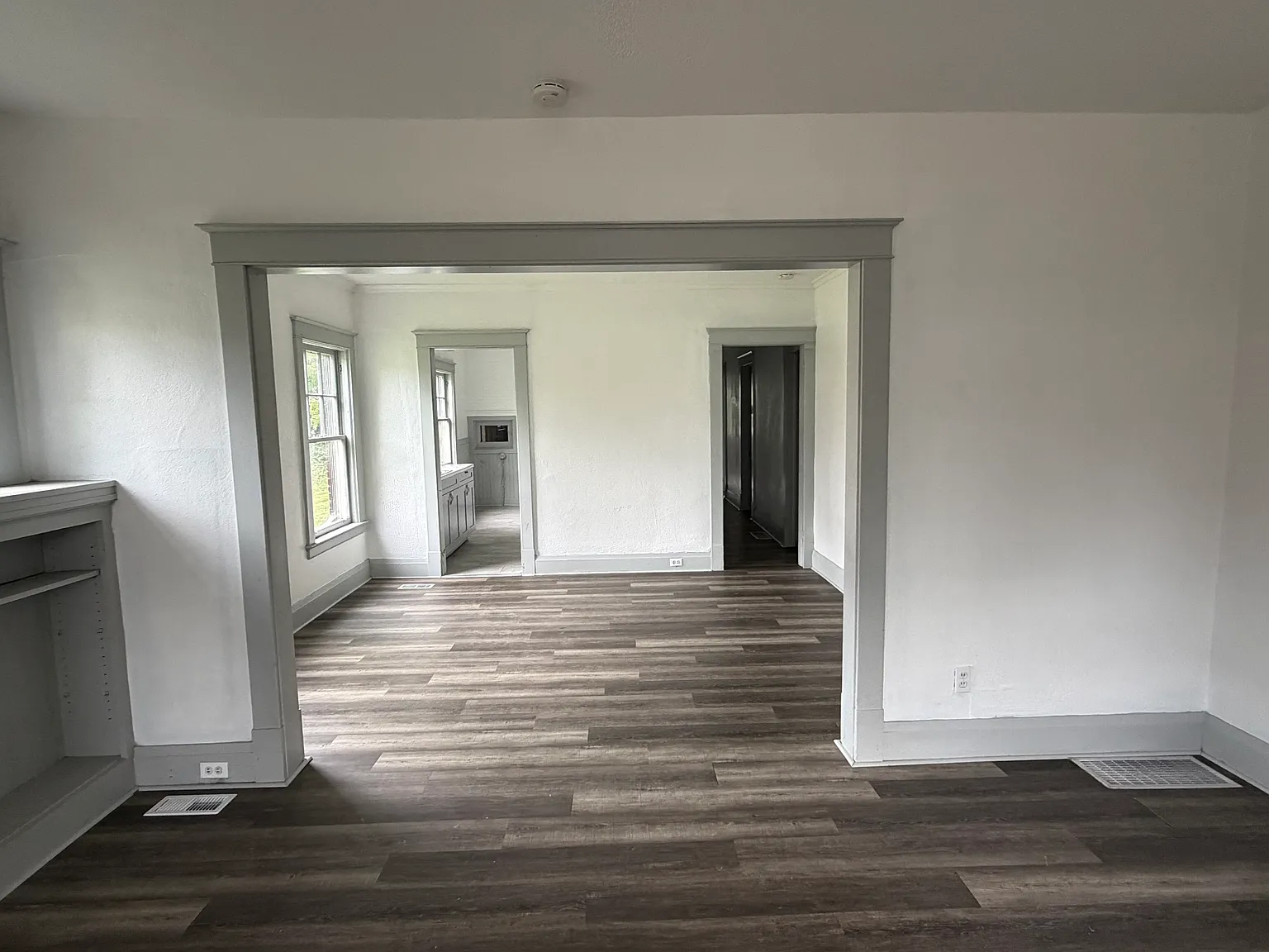 3 bed, $1,300 — Photo 2