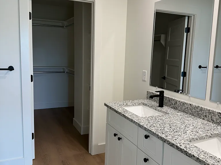 707 E Briarbrook Ln — Photo 8