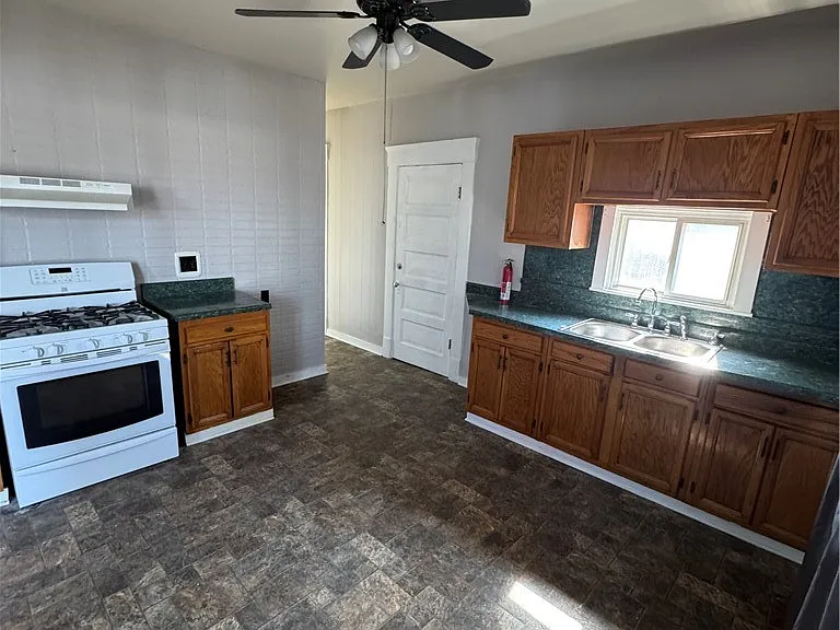 9316 Raymond Ave — Photo 5