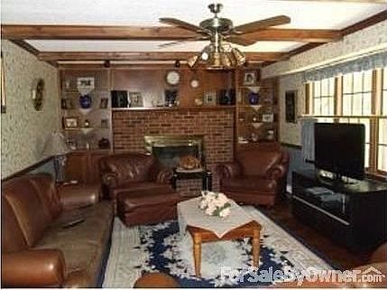 3rd image of 1907 Northwood Dr