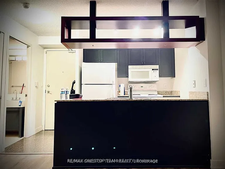 81 Navy Wharf Ct #3611 — Photo 2