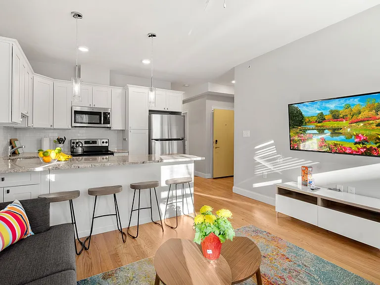 1061 Saratoga St #4 — Photo 9
