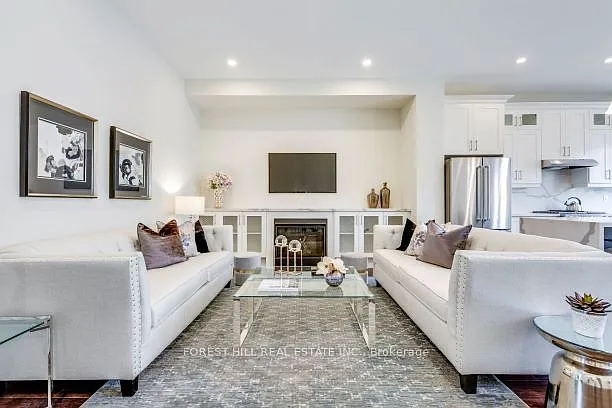 727 Ebony Ave — Photo 3