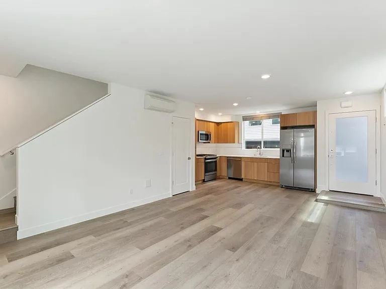 5810 Roosevelt Way NE #B — Photo 6