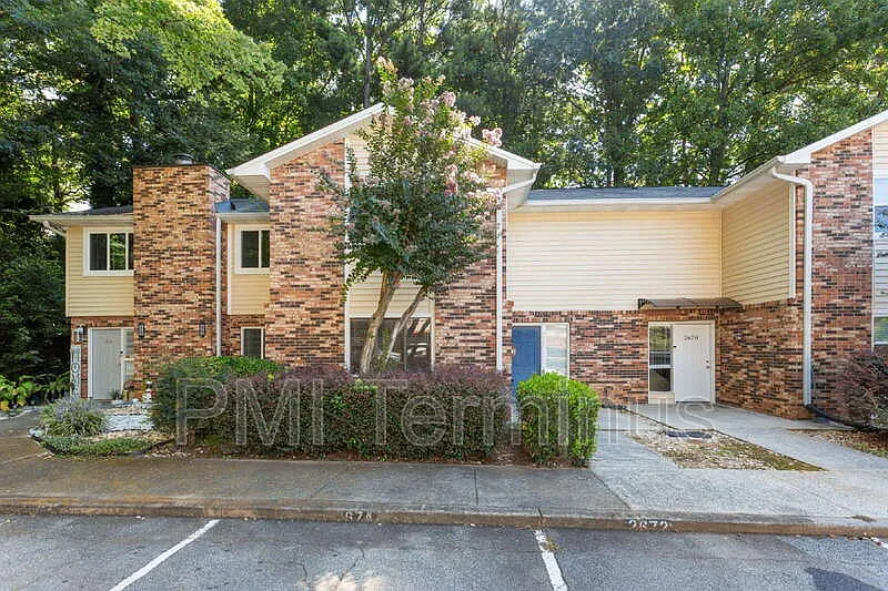 4 bed, 3.0 bath, 2428 sqft, $2,500 — Photo 1