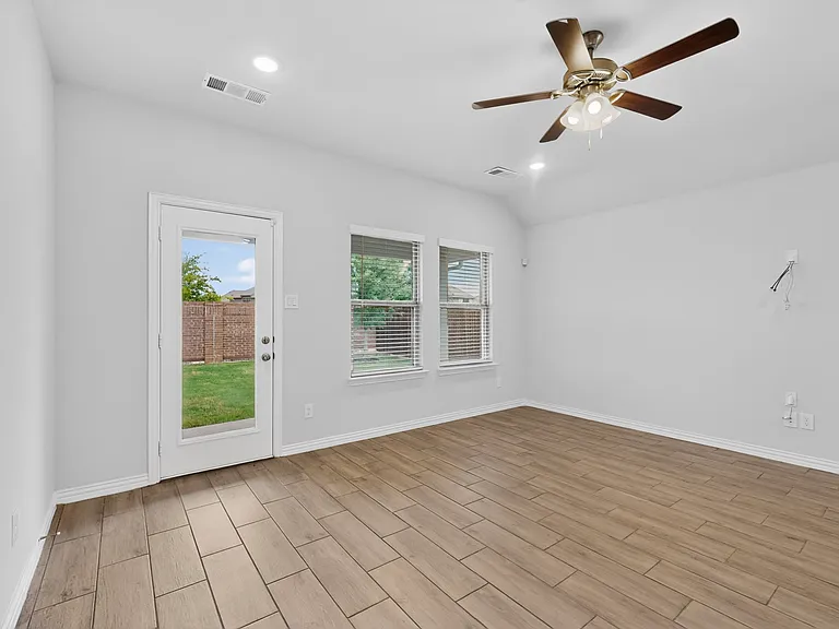 4009 Mockingbird Ln — Photo 5