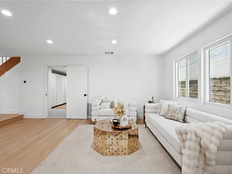 6221 Mammoth Ave — Photo 15