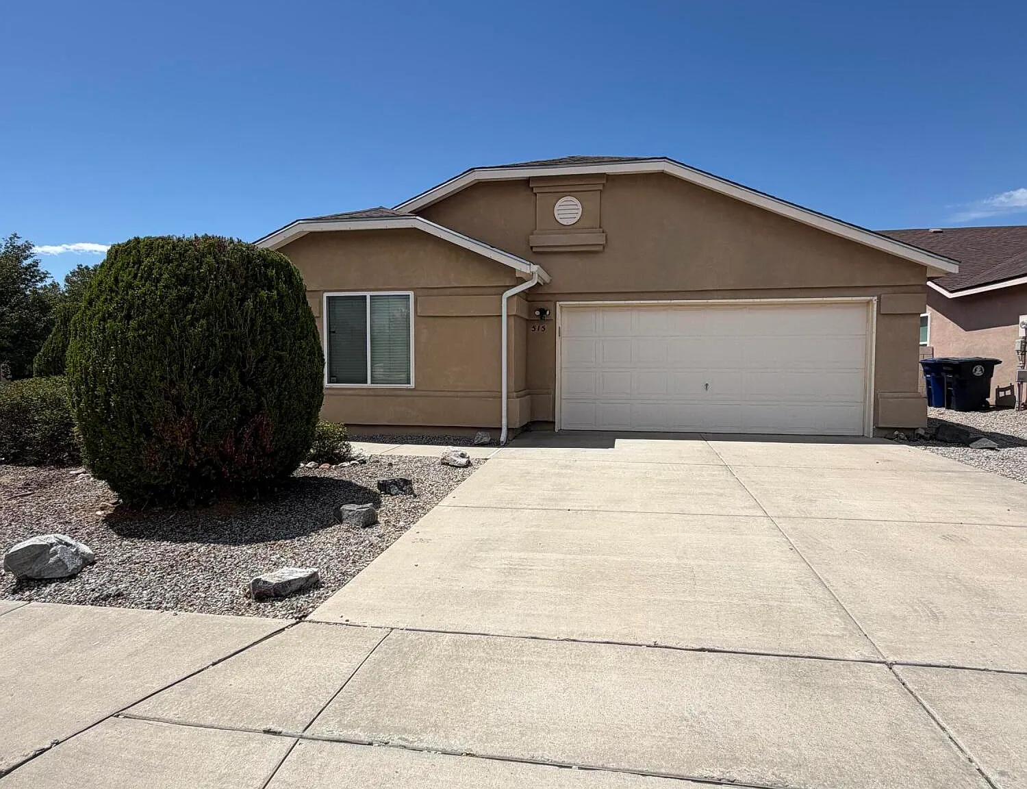 3 bed, 2.0 bath, 1752 sqft, $2,500 — Photo 2